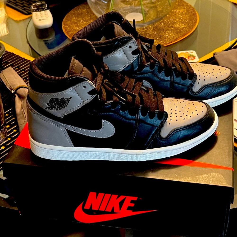 Air Jordan retro 1 shadow
